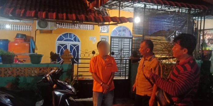 Pelaku jambret yang terjadi di sekitaran RSUD Bintan Jalan Barek Betawi Kelurahan Kijang Kota Kecamatan Bintan Timur, 17 Januari 2023 saat ditangkap Personil Unit Reskrim Polsek Bintan bekerjasama dengan Satreskrim Polres Bintan F,Polres Bintan