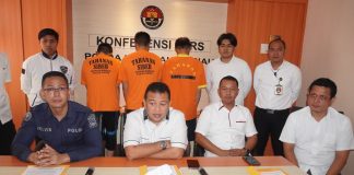 Polda Kepri Bongkar Kasus Judi Online Jaringan Internasional di Batam Dirreskrimsus Polda Kepri Kombes Pol. Nasriadi, mengatakan Tim Subdit V Siber Ditreskrimsus Polda Kepri berhasil menangkap tiga orang tersangka judi online jaringan internasional saat konferensi pers di ruang media center Bidhumas Polda Kepri, Rabu (1/2) F,Polda Kepri