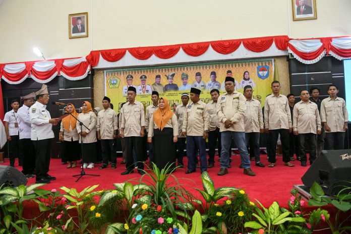 Gubernur Kepri, Ansar Ahmad menghadiri pelantikan pengurus Pemuda Kekerabatan Masyarat Meranti (PKMM) Kabupaten Karimun di Gedung Nasional. Setelah itu dilanjutkan dengan Pelantikan Ormas Pemuda Pameral periode 2023-2025 di Pameral Karimun, Rabu (15/02) F,Diskominfo Kepri