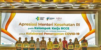 Ikut Berkontribusi Penanganan Pandemi Covid-19, AMSI Raih Penghargaan dari Menkes Menteri Kesehatan, Budi Gunadi Sadikin memberi penghargaan khusus kepada Asosiasi Media Siber Indonesia (AMSI) atas kontribusi dan kolaborasinya dalam penanganan pandemi covid-19 di Jakarta, Rabu (1/2) F,AMSI