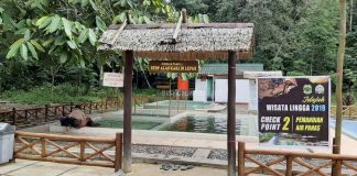 Berwisata ke Pemandian Air Panas di Dabo Singkep Bisa Sekalian Menyembuhkan Penyakit Kulit Tempat pemandian panas di Dabo Singkep, Kabupaten Lingga. Jaraknya hanya 3 kilometer dari dari pusat kota. Pemandian ini menjadi daya tarik wisata yang banyak dikunjungi F,Pemprov Kepri