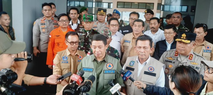 Kepala Badan Penangggulan Bencana Nasional (BNPB) RI Letjen TNI Suharyanto, S.Sos., M.M. bersama Gubernur Kepulauan Riau H. Ansar Ahmad telah tiba di Natuna untuk meninjau langsung lokasi tanah longsor, Selasa (7/3) F,Diskominfo Kepri