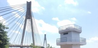 Lapangan Dendang Melayu Pilihan Tempat Menyaksikan Keindahan Jembatan Barelang Kawasan wisata Dendang Melayu di Jembatan I Barelang kini sudah dilengkapi menara pandang. Pengunjung dapat menyaksikan keindahan Jembatan Barelang dari sudut pandang yang berbeda F,gatra