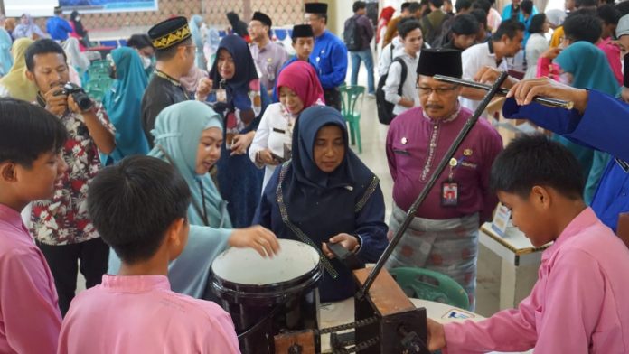 Wali Kota Tanjungpinang, Rahma, membuka lomba inovasi Teknologi Tepat Guna (TTG) Pelajar Kota Tanjungpinang, di Gedung Aula SMPN 4 Kota Tanjungpinang 15/3, (Rabu) pagi F,Diskominfo Kepri