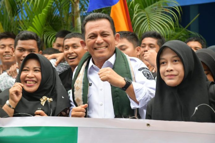 Gubernur Kepulauan Riau H. Ansar Ahmad membuka kegiatan Bimbingan Dan Pelatihan Kepala Sekolah & Wakil tingkat SMA/SMK Se-Kota Batam bertempat di SMAN 1 Sekupang Kota Batam, Kamis (2/3) F,Diskominfo Kepri
