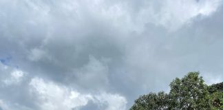 Bantu 5 Motor dan 1 Mobil Dapur untuk Bencana Serasan, Kepala BNPB Minta Bantuan Cepat Didistribusikan dan Jangan Ditumpuk Kepala BNPB RI Letjen TNI Suharyanto saat diwawancarai reporter di lokasi bencana longsor di Serasan, Natuna (8/3). BNPB menyerahkan bantuan berupa 5 unit motor dan 1 unit mobil dapur untuk korban bencana longsor di Serasan F, Diskominfo Kepri