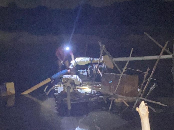 Satuan Reserse Kriminal Polres Bintan menangkap 2 orang laki-laki yang melakukan penambangan pasir illegal, Kamis (9/3) F,Polres Bintan