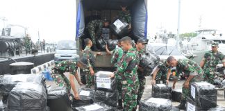 Korem 033/Wira Pratama kembali Kirim Bantuan ke Serasan Natuna Korem 033/WP kembali menghimpun dan menyiapkan bermacam-macam paket bantuan sosial untuk korban tanah longsor Serasan di Gedung Serba Guna (GSG) Korem 033/WP, Jl. Sei Timun, Kelurahan Air Raja, Kecamatan Tanjungpinang Timur, Tanjungpinang, Senin (13/3) F, Penrem 033