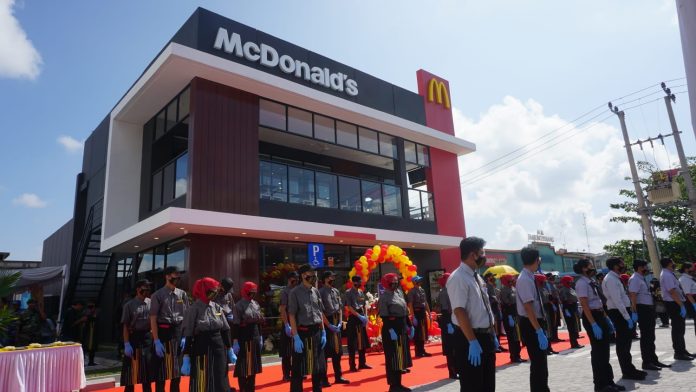 McDonald's (McD) resmi berdiri di Tanjungpinang. Peresmian dihadiri Sekretaris Daerah kota Tanjungpinang Zulhidayat yang mewakili Walikota Tanjungpinang dan didaulat memotong pita tanda peresmian F, Diskominfo Tanjungpinang