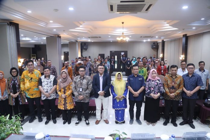 Wali Kota Tanjungpinang, Rahma, membuka kegiatan bimbingan teknis implementasi peraturan perundang-undangan dalam peningkatan kapasitas pelayanan publik, yang dilaksanakan di Hotel Comforta Tanjungpinang, Sabtu (18/3) F, Diskominfo Tanjungpinang