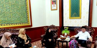 Gubernur Ansar Dukung Penuh Pembentukan JMQH Provinsi Kepulauan Riau Gubernur Kepulauan Riau H. Ansar Ahmad saat menerima audiensi tim pembentukan Jamiyah Mudarasatil Qur'an lil Hafidzat (JMQH) Provinsi Kepri di Gedung Daerah Tanjungpinang, Sabtu (18/3) F,Diskominfo Kepri