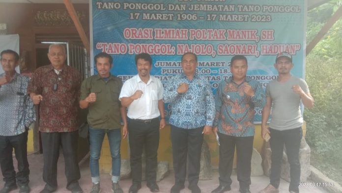 Acara diskusi para tokoh dengan Komunitas Masyarakat Tano ponggol dan Tokoh sejarah dan Penulis buku jembatan Tano ponggol dan juga serta undangan di kantor Radio pusukbuhit di Lumban Butar ll Kelurahan Siogung ogung, Jumat (17/03) F, BI