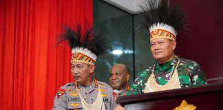 Ratas Bareng Presiden, Kapolri Tegaskan TNI-Polri siap untuk mengawal seluruh kebijakan dari Pemerintah untuk memajukan tanah Papua Jenderal Listyo Sigit Prabowo saat mengikuti rapat terbatas (ratas) bersama TNI, Polri, BIN dan jajaran terkait serta Forkopimda, di Papua, Senin (20/3) F, Humas Polri