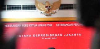 Dapat Surat dari Presiden FIFA, Jokowi Instruksikan Erick Thohir Bawa Indonesia Terhindar dari Sanksi Ketua Umum Persatuan Sepakbola Seluruh Indonesia (PSSI) Erick Thohir melaporkan hasil pertemuannya dengan Presiden FIFA Gianni Infantino kepada Jokowi di Istana Negara, Jakarta, Jumat (31/3) F, PSSI