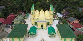 Masjid Raya Sultan Riau, Masjid Bersejarah di Indonesia Tempat Wisata Religi di Pulau Penyengat Masjid Raya Sultan Riau atau disebut juga Masjid Sultan Riau merupakan salah satu masjid tua dan bersejarah di Indonesia yang berada di pulau Penyengat, Kota Tanjungpinang, provinsi Kepulauan Riau F,Pemprov Kepri