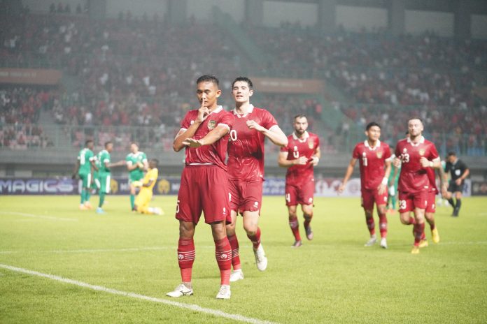 Pemain Indonesia saat merayakan gol ke gawang Burundi. Timnas Indonesia berhasil mengandaskan Burundi 3-1 pada laga pertama FIFA matchday di Stadion Patriot Candrabhaga, Bekasi, Sabtu (25/3) malam F,PSSI