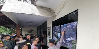 Kapolri Instruksikan Seluruh Jajarannya Beri Bantuan Cepat Bantu Masyarakat Korban Kebakaran Depo Pertamina Kapolri juga akan melakukan peninjauan langsung ke lokasi kebakaran Depo Pertamina, Plumpang, Jakarta Utara, Sabtu, 4 Maret 2023 F,Humas Polri
