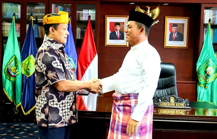 Kajati Kepri, Rudi Margono bersilaturahmi bersama Gubernur Kepri di ruang kerja Gubernur, Kantor Gubernur Kepri, Dompak, Jumat (24/3) F,Diskominfo Kepri