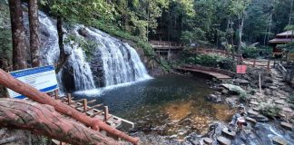 Air Terjun Resun di Lingga, Selain Sajikan Kesegaran Air Juga Pemandangan Alam Menakjubkan Air terjun Resun di desa Resun, Kecamatan Lingga Utara menjadi salah satu andalan daya tarik wisata di Kabupaten Lingga F,Pemprov Kepri