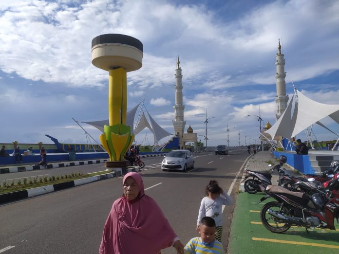 Jembatan Jembatan Sultan Mahmud Riayat Syah atau yang lebih dikenal dengan nama jembatan 1 Dompak menjadi kawasan strategis pariwisata di Tanjungpinang yang banyak dikunjungi F,BI