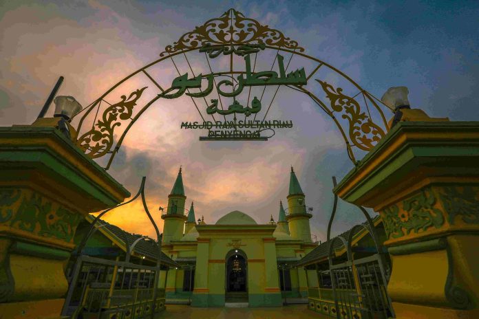 Pulau Penyengat menjadi satu-satunya destinasi wisata di Provinsi Kepulauan Riau (Kepri) yang masuk 75 besar Desa Wisata terbaik Anugerah Desa Wisata Indonesia (ADWI) 2023