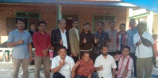 Umat Katolik Lingkungan Santa Agnes Paroki Palipi Rayakan Paskah dengan Suasana Kekeluargaan Umat Katolik di Lingkungan Santa Agnes, Paroki Palipi, merayakan perayaan Paskah dengan menggelar kebaktian bersama di salah satu rumah umat di Lumban Sihombing, Desa Hatoguan, Selasa (11/4) F,Henri