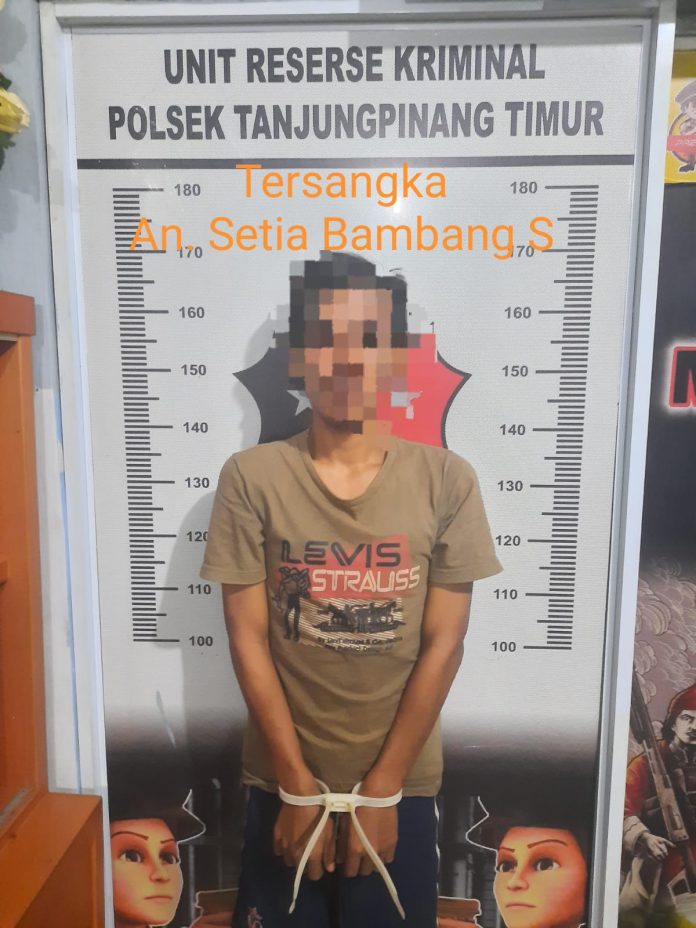 Polresta Tanjungpinang menangkap seorang pelaku kekerasan dalam rumah tangga yang dialami korban berinisial SDT (59) pada hari Minggu (9/4)