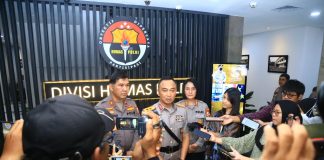 Terkait Pengembalian Anggota Polri di Lingkungan KPK, Kapolri Kirim Surat Lagi ke KPK, Tugaskan Brigjen Endar Priantoro Jadi Direktur Penyelidikan Kepala Divisi Humas Polri Irjen Pol Sandi Nugroho mengatakan Kapolri Jenderal Listyo Sigit Prabowo kembali mengirimkan surat yang ditujukan ke Pimpinan Komisi Pemberantasan Korupsi terkait dengan jawaban pengembalian anggota Polri di lingkungan KPK per tanggal, 3 April 2023 F, humas Polri