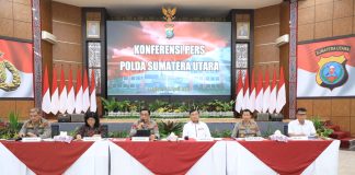 Polda Sumut Pastikan Penyebab Kematian Bripka Arfan Saragih Karena Bunuh Diri Telan Racun Sianida Polda Sumatera Utara (Sumut) menggelar gelar perkara kasus kematian Bripka Arfan Saragih melibatkan tim forensik, psikologi, ahli pidana, toksiologi, IT, serta keluarga Bripka Arfan di Polda Sumut, Selasa (4/4) malam, F, Polda Sumut