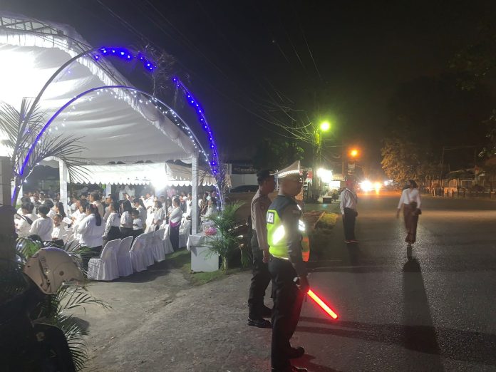 Personel Polres Bintan dan personil Polsek Polres Bintan melakukan pengamanan di gereja-gereja saat memperingati hari wafatnya Isa Almasih yang dimulai Kamis (6/4) hingga Minggu (09/04) F, Polres Bintan