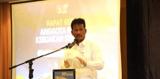 HMR akan Bawa Rempang dan Galang Siap Geser Batam Jadi Pusat Industri Kepala Badan Pengusahaan Batam (BP Batam) H Muhammad Rudi (HMR) mengungkapkan rencana pengembangan Pulau Rempang dan Galang sebagai kawasan ekonomi baru di Kota Batam, Senin (10/4). F, Pemko Batam