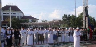 HMR Salat Id di Masjid Sultan, Marlin di Engkuputri, Jefridin di Baiturrahman Suasana pelaksanaan Salat Idulfitri di Dataran Engkuputri, Kota Batam 2019 lalu F, Pemko Batam