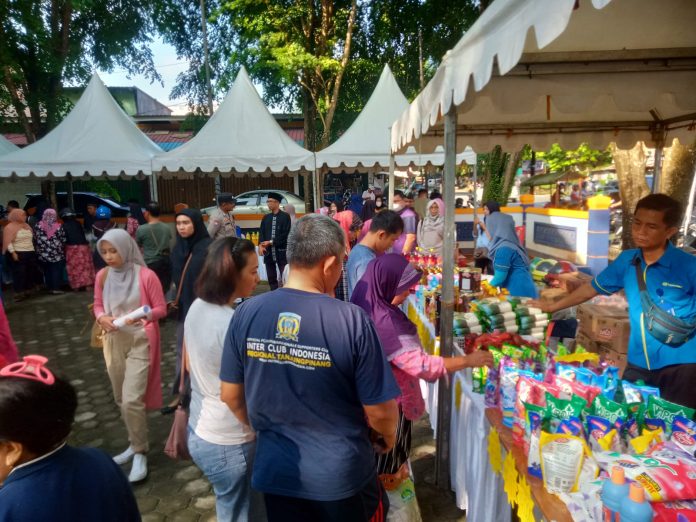 Dinas Perdagangan dan Perindustrian (Disperdagin) Tanjungpinang gelar pasar murah Ramadhan di halaman Gedung Sentra IKM Tengku Mandak, Bintan Center, Selasa (4/4) F, Pemko Tanjungpinang