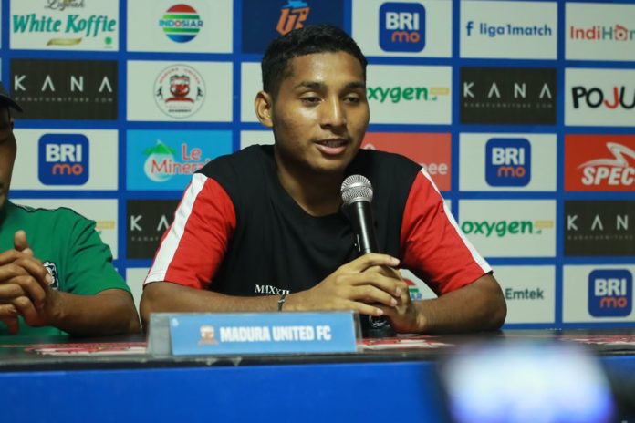 Carataker pelatih Madura United FC Rakhmat Basuki F,LIB
