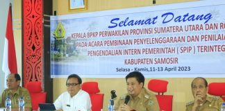 Bupati Vandiko Apresiasi BPKP Pilih Samosir Jadi Salah Satu Target Pembinaan Maturitas SPIP Terintegrasi Level Tiga 2023 Bupati Samosir Vandiko T Gultom didampingi Wakil Bupati Samosir Martua Sitanggang membuka secara resmi acara Pembinaan Penyelenggaraan dan Penilaian Sistem Pengendalian Intern Pemerintah (SPIP) Terintegrasi Kabupaten Samosir yang akan berlangsung selama 3 (tiga) hari pada tanggal 11-13 April di Aula Kantor Bupati Samosir, Rabu(12/04) F,Diskominfo Samosir