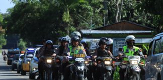 Meskipun tidak ada Aksi Buruh, TNI Polri Tetap Lakukan Patroli May Day di Samosir Personel TNI/Polri Kabupaten Samosir melakukan patroli pengamanan peringatan hari buruh internasional (may day) yang diperingati setiap 1 Mei di Samosir, Senin (1/5)