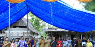 Berkantor di Urat Timur, Bupati Minta Perangkatnya Perkuat Pelayanan Masyarakat Urat Timur menjadi salah satu Desa yang dikunjungi Bupati Samosir, Vandiko T. Gultom dalam rangkaian Bunga Desa, Rabu (24/5) F,Diskominfo Samosir