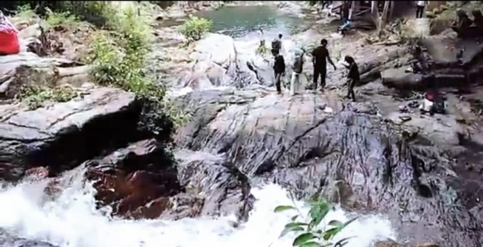 Air Terjun Neraja merupakan salah satu kawasan strategis pariwisata yang terletak di Desa Ulu Maras, Kecamatan Jemaja Timur, Kabupaten Kepulauan Anambas F,BI