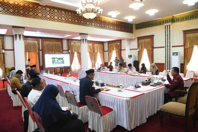 Gubernur Kepulauan Riau H. Ansar Ahmad memimpin Rapat Penataan Kawasan Gurindam 12 di Gedung Daerah Provinsi Kepulauan Riau, Tanjungpinang, Jumat (12/05) F,Diskominfo Kepri