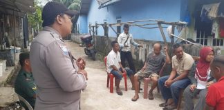 Tanjungpinang Marak Curanmor, Polisi Minta Warga Pasang Kunci Ganda Polsek TanjungpinangTimur saat melaksanakan "Jumat Curhat" bersama warga Wonosari RT 03 RW 04 Kelurahan Kampung Bulang, Tanjungpinang Timur, Jumat (05/05) F,Polsek Tanjungpinang Timur