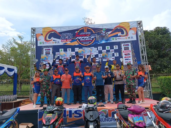 Kejuaraan Road Race 2023 yang digelar Pemerintah Kota (Pemko) Tanjungpinang diikuti 189 peserta. Kejuaraan digelar di Sirkuit Non Permanen Senggarang, Kantor Wali Kota Tanjungpinang sejak Kamis (28/4) kemarin dan berakhir Minggu (30/4). F,Pemko Tanjungpinang