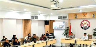 Kepri Tuan Rumah Hasiarnas 2023 dan Rakornas KPI se- Indonesia Kepala Dinas Komunikasi dan Informatika Provinsi Kepri Hasan bersama Ketua Komisi Penyiaran Indonesia Daerah KPID Kepri Hengky Mohari melakukan kordinasi dengan Ketua Komisi Penyiaran Indonesia (KPI) Pusat Ubaidillah berserta jajarannya di ruang pertemuan Kantor KPI Pusat Jakarta, Rabu (3/5) f, Diskominfo Kepri