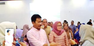 Hadiri Halal Bihalal di Bengkong, HMR & Marlin Justru Panen Dukungan & Ucapan Terima Kasih dari Warga HMR dan Marlin menghadiri halal bihalal dan silaturahmi Idulfitri 1444 H, bersama masyarakat se-Kecamatan Bengkong di Golden Prawn Bengkong, Batam, Rabu (3/5) malam F, Pemko Batam