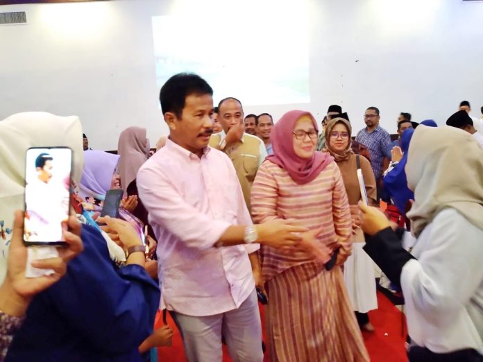 HMR dan Marlin menghadiri halal bihalal dan silaturahmi Idulfitri 1444 H, bersama masyarakat se-Kecamatan Bengkong di Golden Prawn Bengkong, Batam, Rabu (3/5) malam F, Pemko Batam