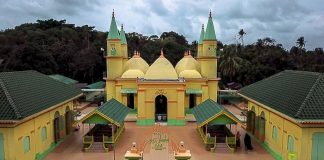 Pulau Penyengat, Wisata Religi yang Penuh Sejarah Di pulau Penyengat terdapat Masjid Raya Sultan Riau dan Komplek Makam Engku Puteri Raja Hamidah. Tempat ini menjadi kawasan strategis pariwisata untuk wisata religi di Tanjungpinang F,Disparbud Tanjungpinang