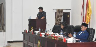 Gabungan Komisi DPRD Samosir Sebut Ada 65 Poin Catatan LKPJ Tahun Anggaran 2022 Bupati Samosir, Vandiko Gultom memberika sambutan dalam rapat paripurna DPRD Kabupaten Samosir dalam rangka Pengambilan dan Penyampaian Keputusan DPRD tentang Rekomendasi DPRD atas Laporan Keterangan Pertanggungjawaban (LKPj) Tahun Anggaran 2022 di Gedung DPRD Samosir, Senin (8/5). F, Diskominfo Samosir
