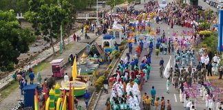Gubernur Ansar Lepas Pawai Ta’aruf dan Kereta Hias STQH X Kepri di Karimun Gubernur Kepulauan Riau H. Ansar Ahmad melepas Pawai Ta'aruf dan Kereta Hias sempena STQH Tingkat Provinsi Kepulauan Riau ke-X di Tugu Kabupaten Karimun dan berakhir di Coastal Area, Selasa (09/05) F,Diskominfo Kepri