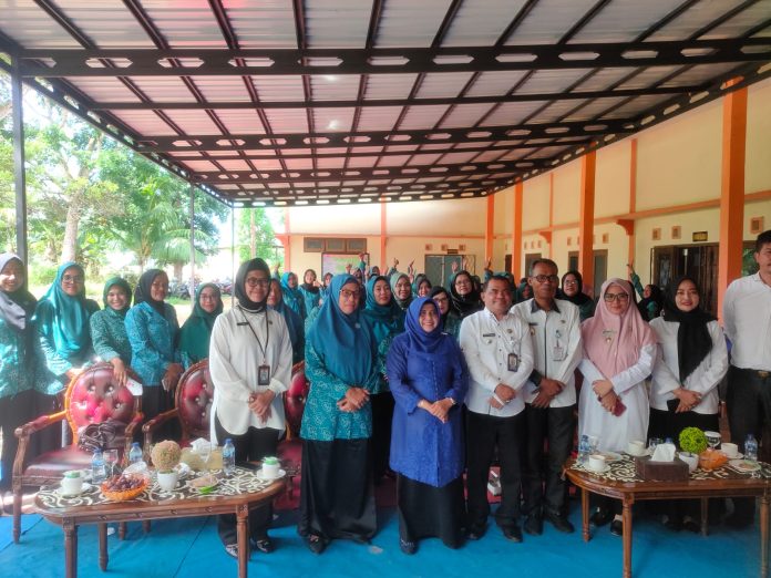 Wali Kota Tanjungpinang, Hj. Rahma, membuka kegiatan lomba Pemberdayaan Kesejahteraan Keluarga (PKK) yang digelar Tim Penggerak Pemberdayaan Kesejahteraan Keluarga (TP PKK) Kecamatan Tanjungpinang Kota, Rabu (17/5) F,Pemko Tanjungpinang