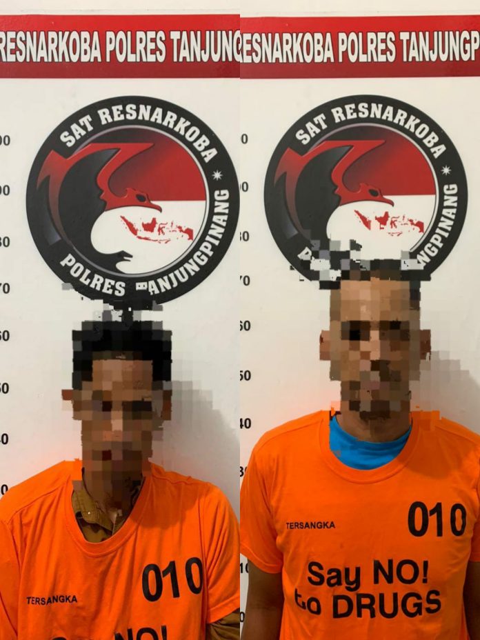 Polresta Tanjungpinang menangkap dua pelaku kasus narkoba di Jalan Kuantan KIos jasa pengiriman SEAN kelurahan melayu kota piring Kecamtan Tanjungpinang Timur, Kota Tanjungpinang, Selasa (09/05) F,Polresta Tanjungpinang