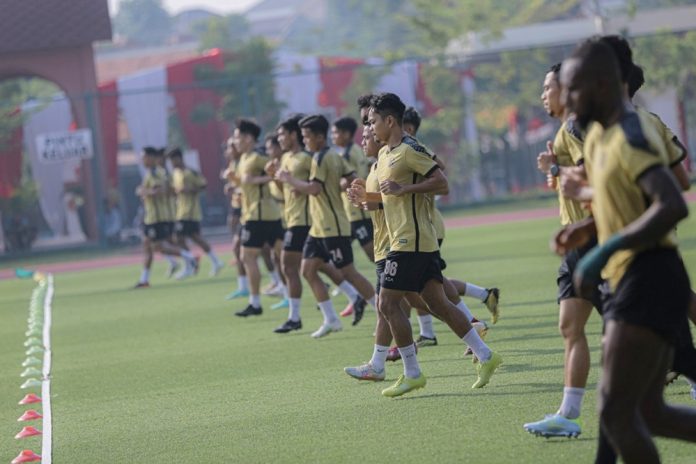 Persebaya Surabaya terus mempersiapkan para pemainnya menjelang liga I yang akan bergulir 1 Juli nanti. Hari Selasa (16/5) kemarin, menjadi awal periode persiapan jelang BRI Liga 1 2023/24 dengan dilakukan beep test untuk mengukur kondisi Vo2Max para penggawa Green Force. F,lib